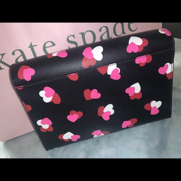 ❤️ Carson flutter hearts printed crossbody - Picture 2 of 4